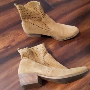 AEO Tan suede boots